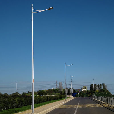 खरीदें Customizable Design Solar Street Light Pole Hot Dip Galvanized Steel For Outdoor Lighting Needs online manufacture