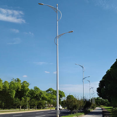 खरीदें Customizable Design Street Light Pole with Hot-Dip Galvanized Steel Material for Outdoor online manufacture