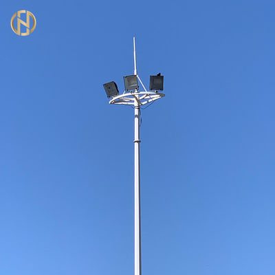 खरीदें 20M 35M High Mast Light Pole With Electric Raising And Lowering System online manufacture