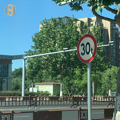 खरीदें Galvanized Q345B Road Sign Pole  Road Signal Post 3-20M Mounting Height online manufacture