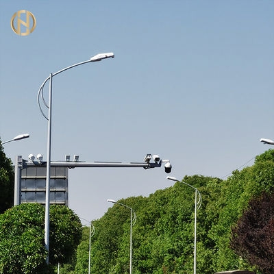 खरीदें Steel Street Light Pole 6m - 12m Hot Dip Galvanized / Powder Coating Surface online manufacture