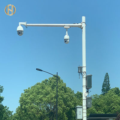 खरीदें 10m Q235 Traffic CCTV Camera Pole Galvanized Single Arm For Monitoring online manufacture