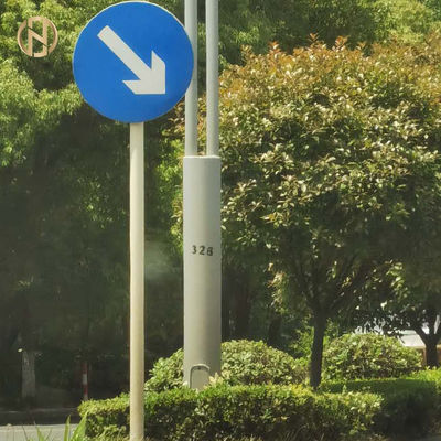 खरीदें High Tensile Steel Road Sign Pole Easy Safe Installation Long Service Life online manufacture
