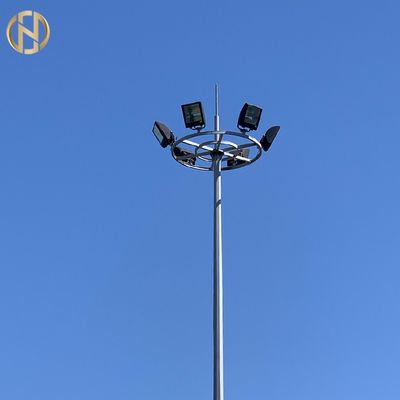 खरीदें Q345 2.5mm 30m Solar Street Lamp High Mast Lighting with Climbing Ladder online manufacture