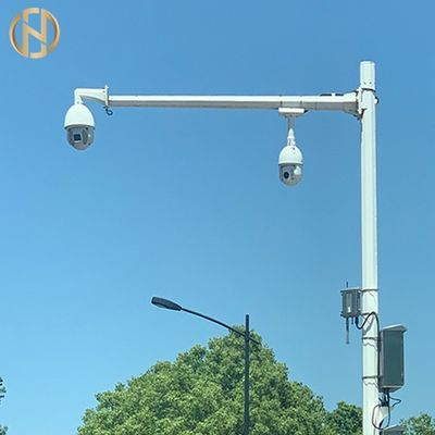 खरीदें Hot Dip Galvanization Astm Gr65 7.8m Cantilever Traffic Light Pole online manufacture